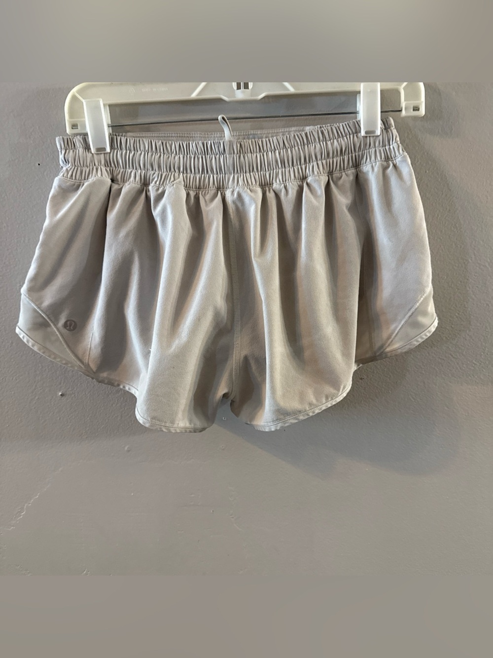 Lululemon Size 8 White Comfy Running Shorts Sports Athletic Women Athletic Ags